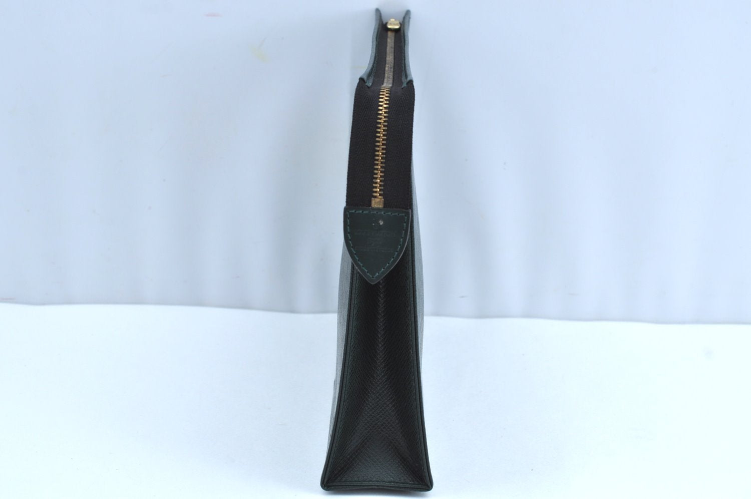 Auth Louis Vuitton Taiga Poche Toilette Cosmetics Pouch Green M99034 Junk K5572