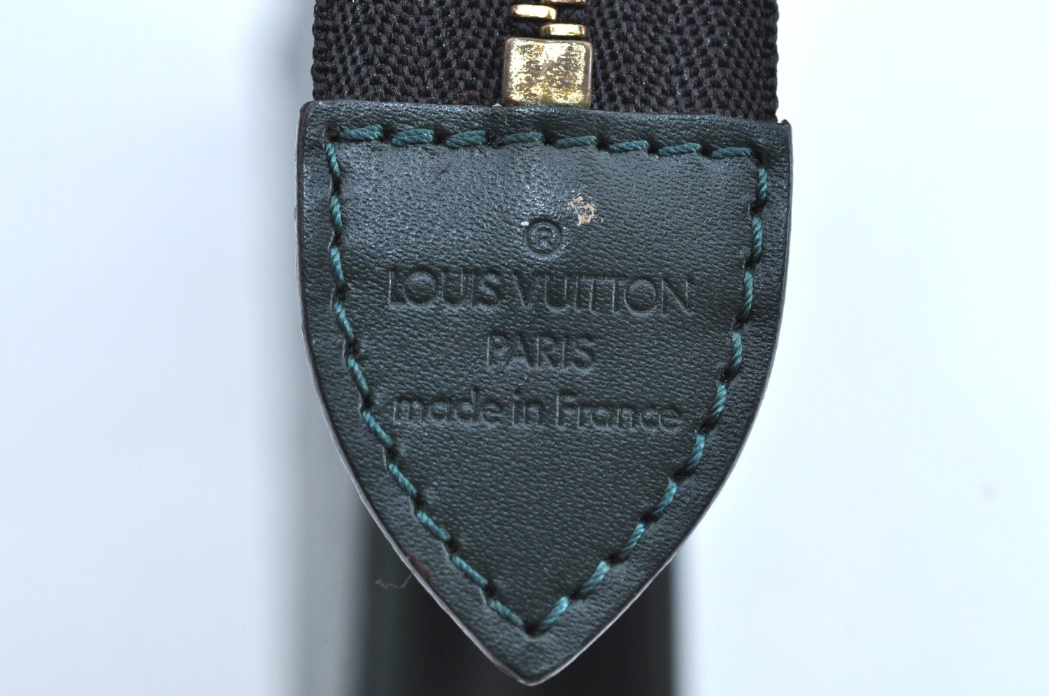 Auth Louis Vuitton Taiga Poche Toilette Cosmetics Pouch Green M99034 Junk K5572