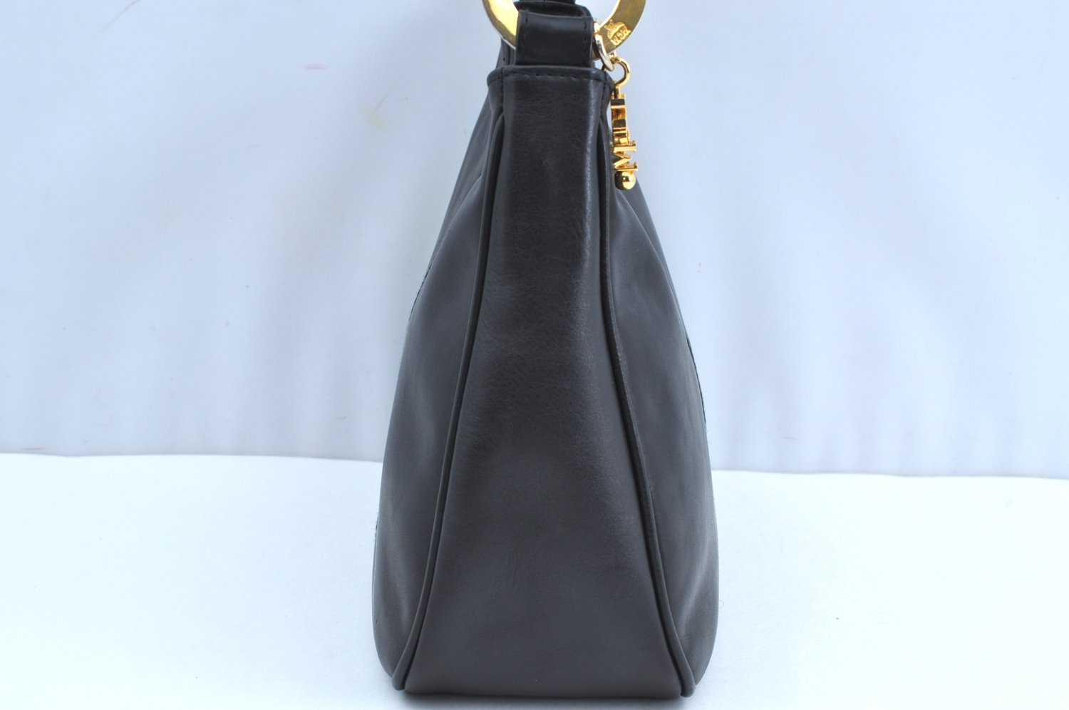 Authentic MCM Vintage Leather Shoulder Bag Purse Black K5643