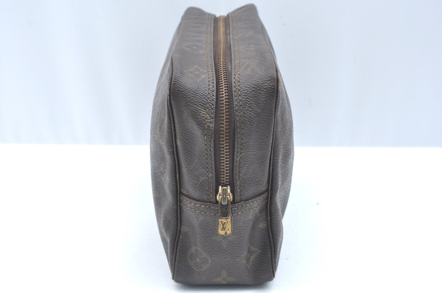 Auth Louis Vuitton Monogram Trousse Toilette 28 Clutch Hand Bag M47522 LV K5661