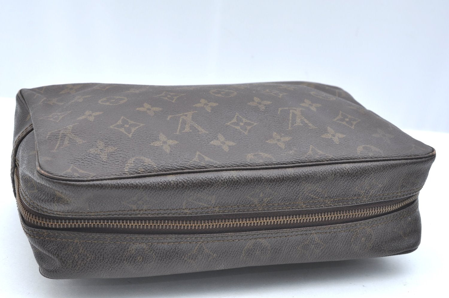 Auth Louis Vuitton Monogram Trousse Toilette 28 Clutch Hand Bag M47522 LV K5661