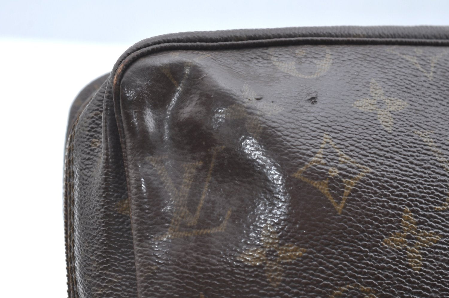 Auth Louis Vuitton Monogram Trousse Toilette 28 Clutch Hand Bag M47522 LV K5661