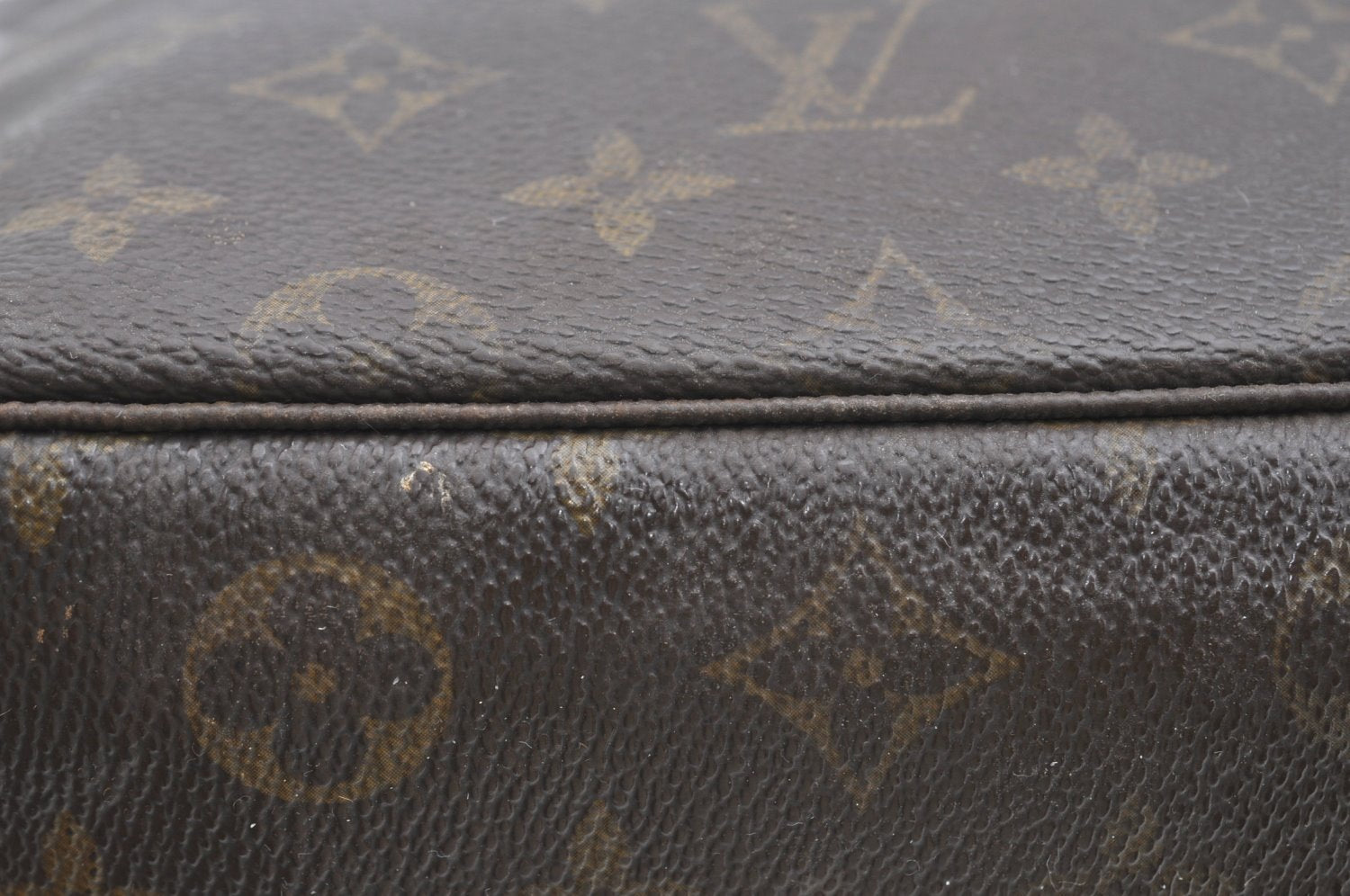 Auth Louis Vuitton Monogram Trousse Toilette 28 Clutch Hand Bag M47522 LV K5661