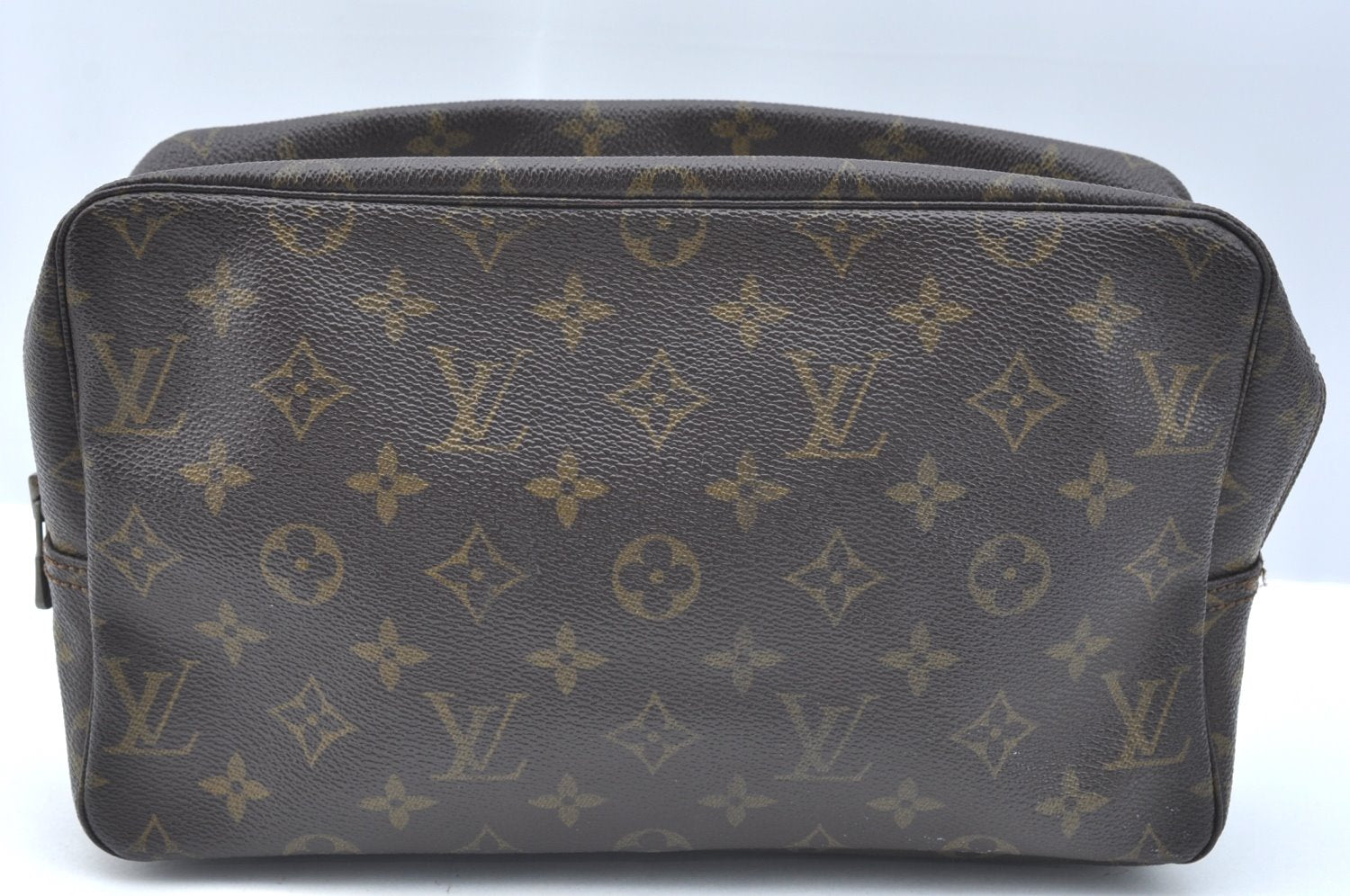 Auth Louis Vuitton Monogram Trousse Toilette 28 Clutch Hand Bag M47522 LV K5703