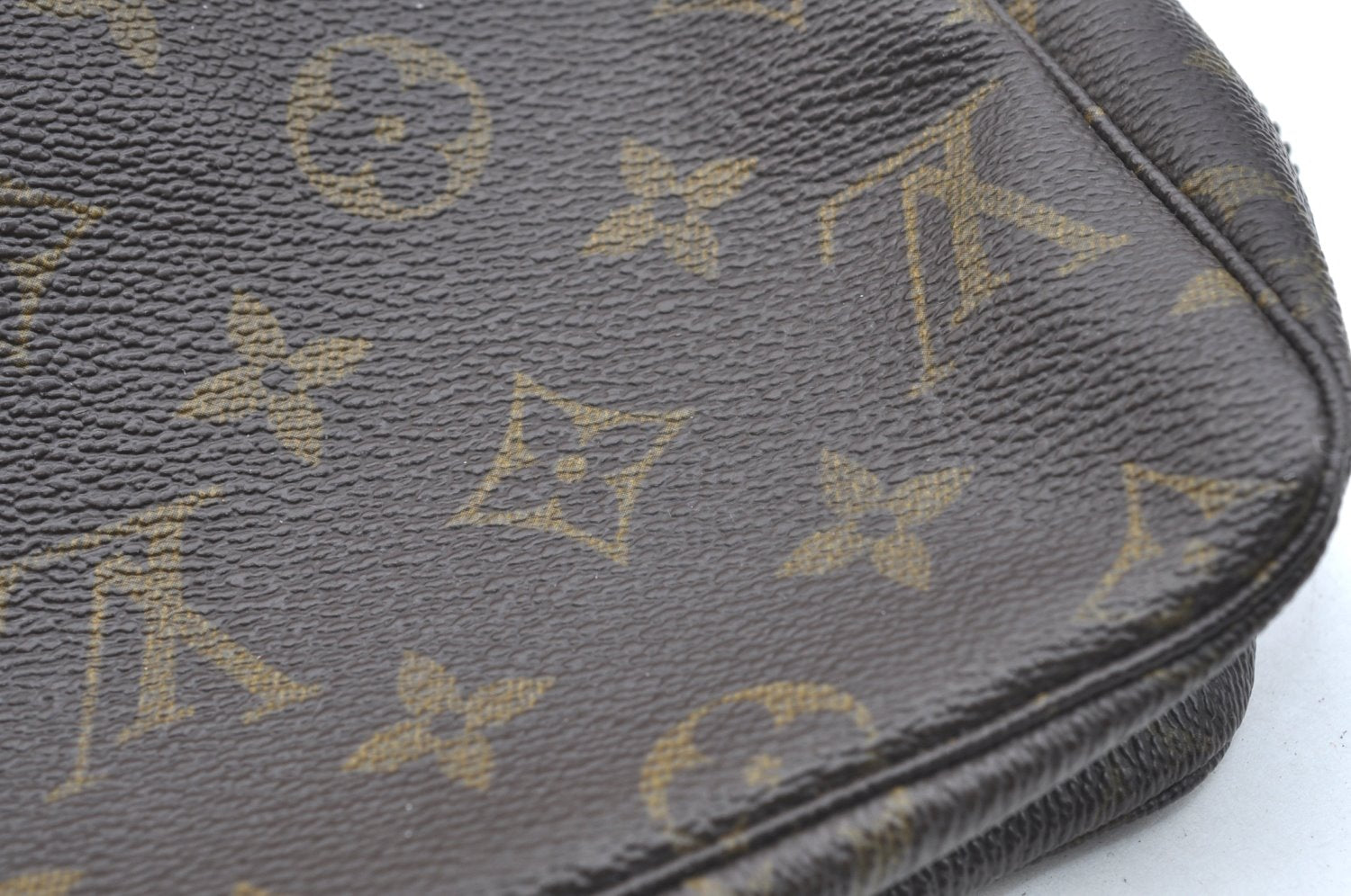 Auth Louis Vuitton Monogram Trousse Toilette 28 Clutch Hand Bag M47522 LV K5703