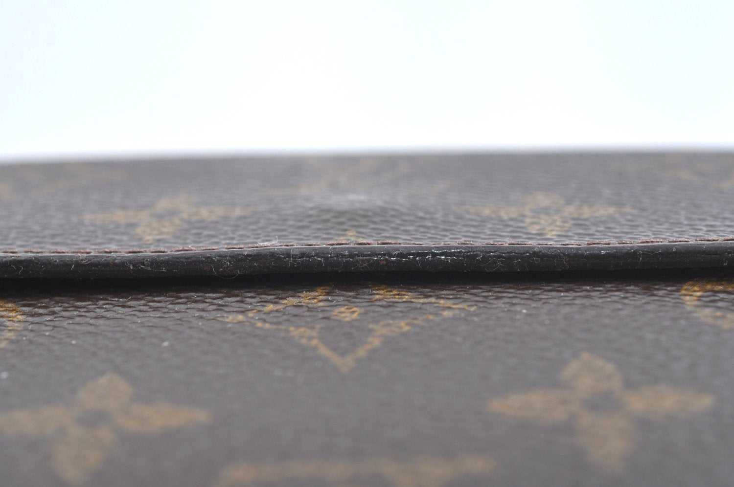 Authentic Louis Vuitton Monogram M61652 Porte Monnaie Billet Carte Credit K5762