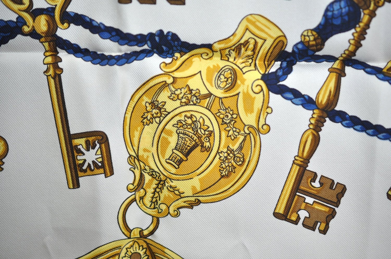 Authentic HERMES Carre 90 Scarf 