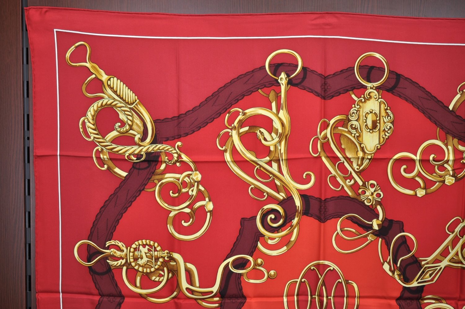 Authentic HERMES Carre 90 Scarf Crest Emblem Motif Silk Red K5799