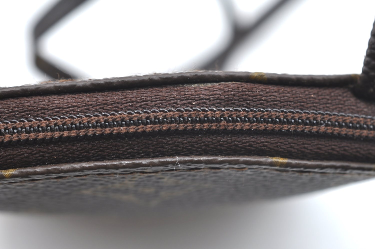 Authentic Louis Vuitton Monogram Pochette Secret M45484 Shoulder Bag Pouch K5835