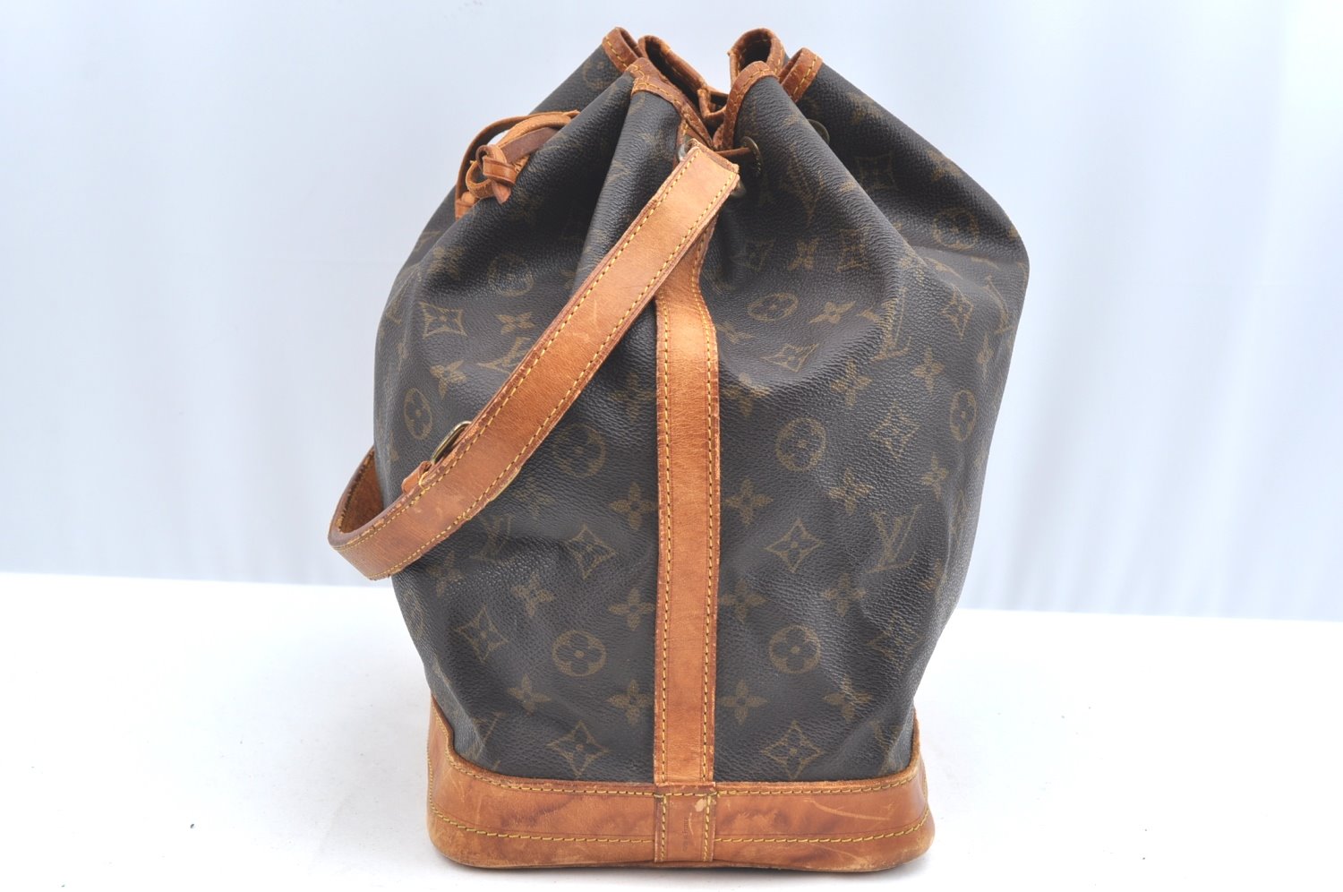 Authentic Louis Vuitton Monogram Noe Shoulder Drawstring Bag M42224 LV K5950