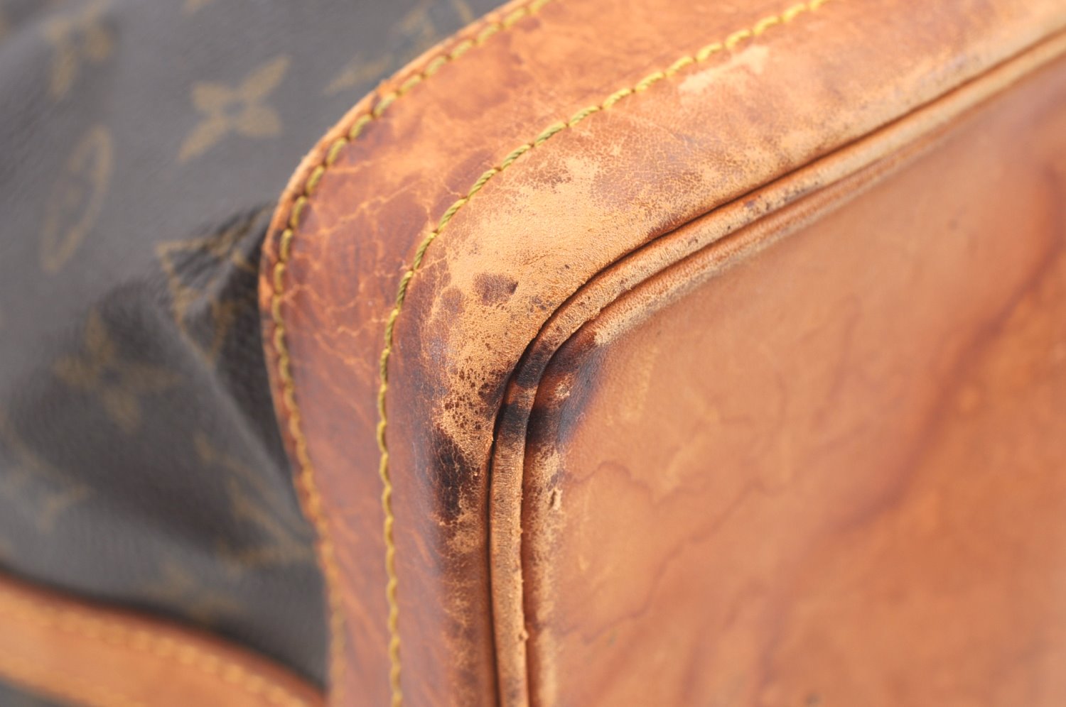 Authentic Louis Vuitton Monogram Noe Shoulder Drawstring Bag M42224 LV K5950