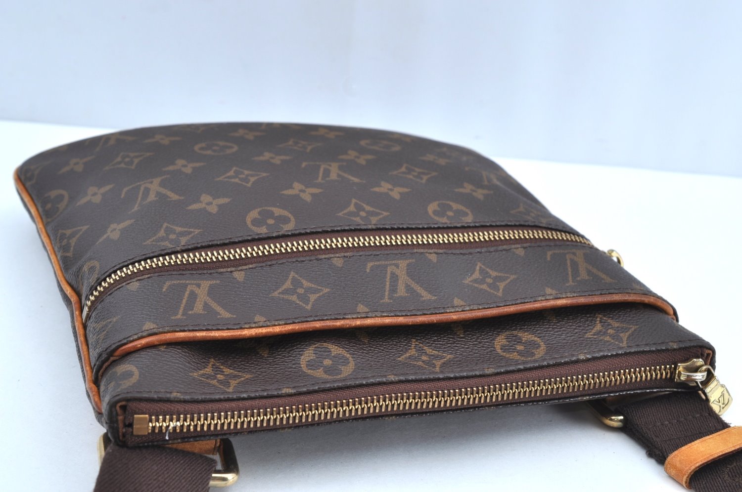 Authentic Louis Vuitton Monogram Pochette Valmy M40524 Shoulder Cross Bag K5963
