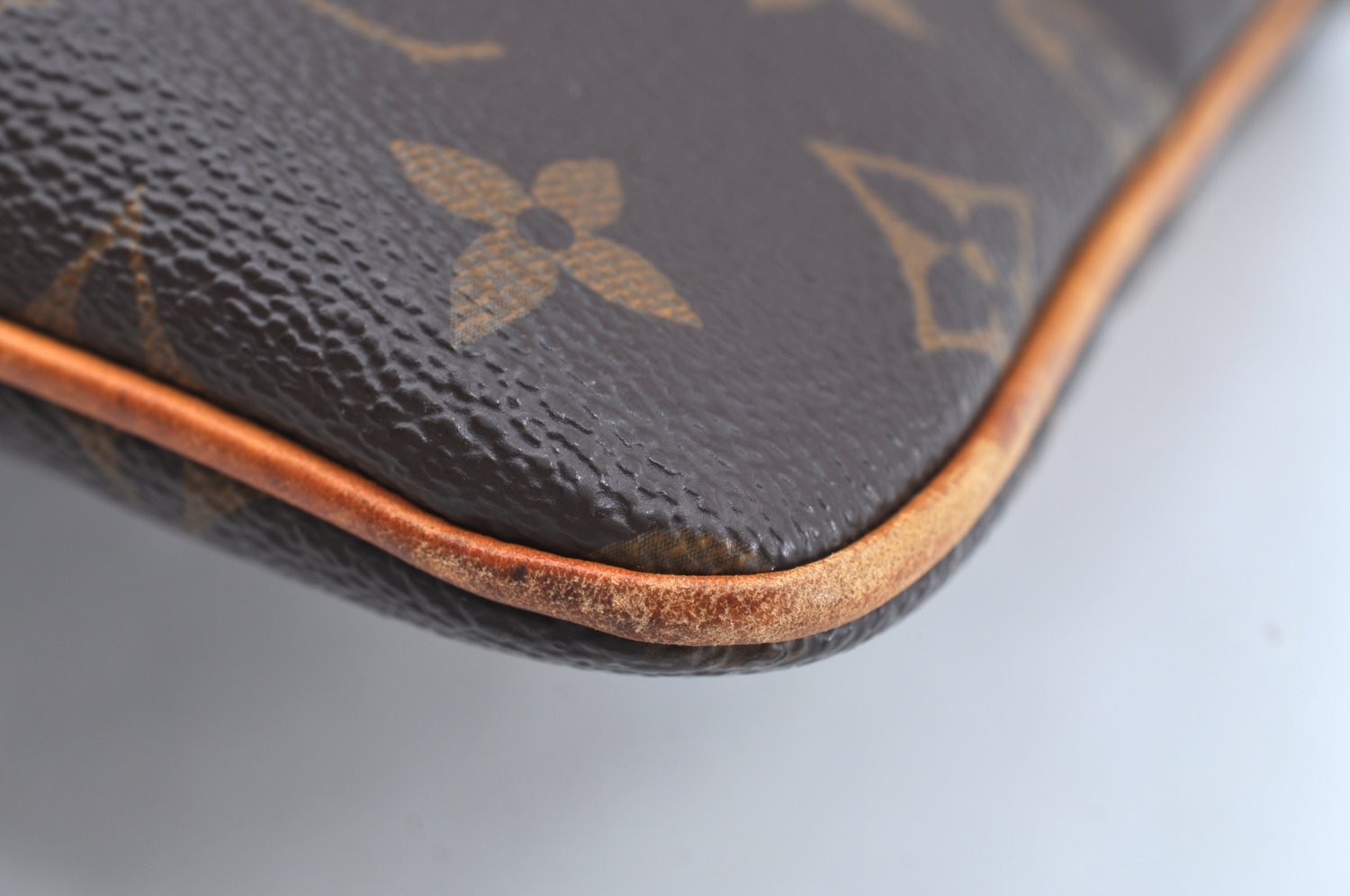 Authentic Louis Vuitton Monogram Pochette Valmy M40524 Shoulder Cross Bag K5963