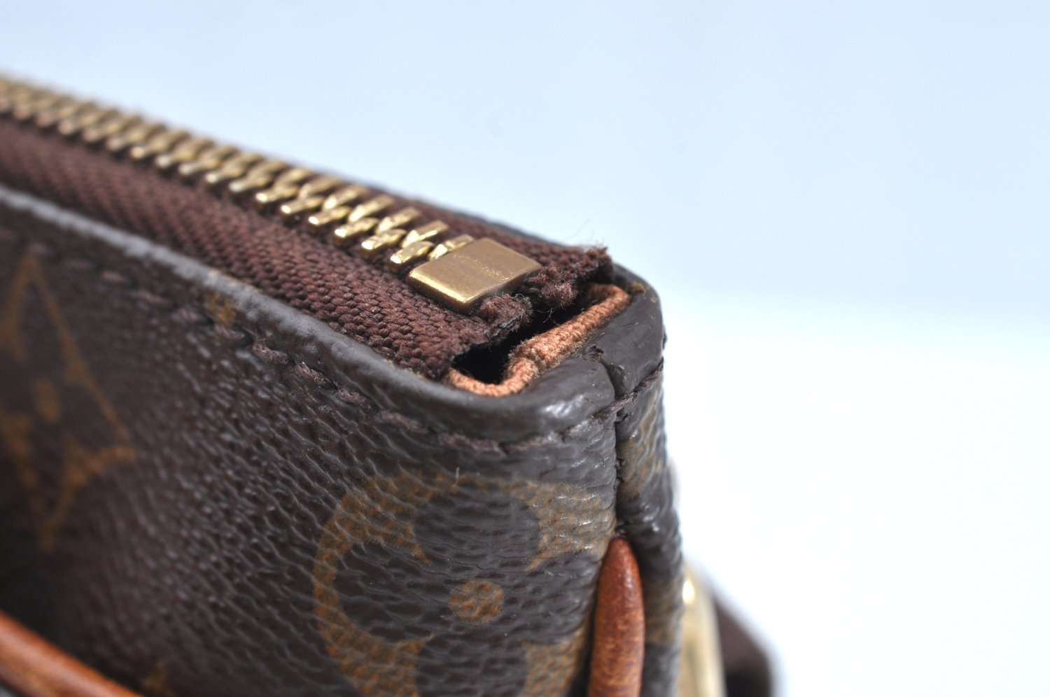 Authentic Louis Vuitton Monogram Pochette Valmy M40524 Shoulder Cross Bag K5963