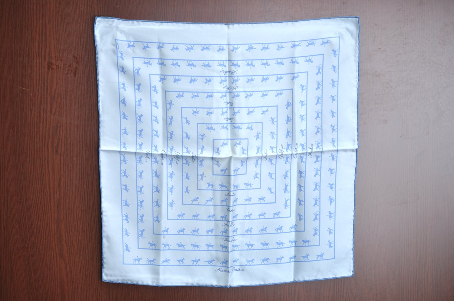 Authentic HERMES Petit Carre 40 Scarf 