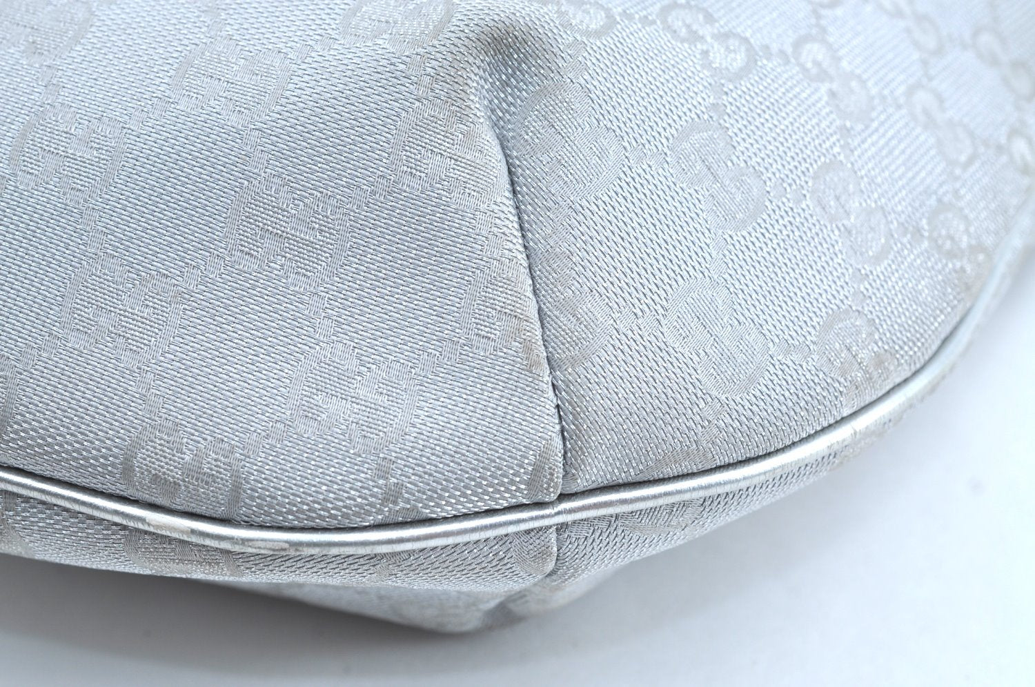 Authentic GUCCI Sherry Line Shoulder Bag GG Canvas Leather 192756 Silver K6001