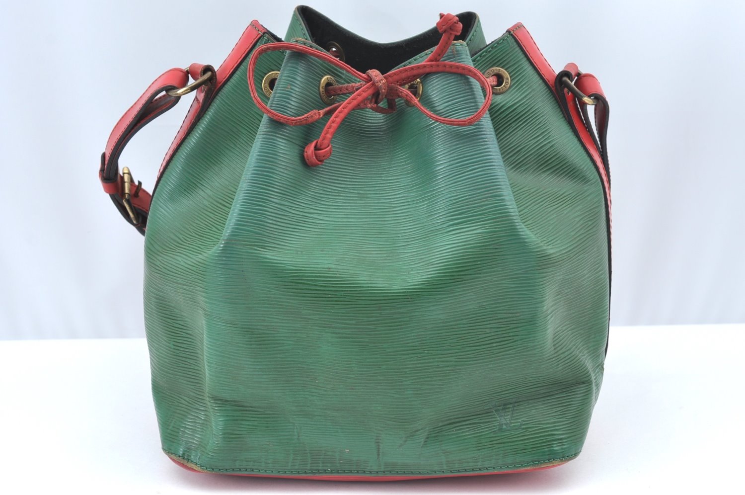 Authentic Louis Vuitton Epi Petit Noe Bi-color Green x Red Drawstring Bag K6043