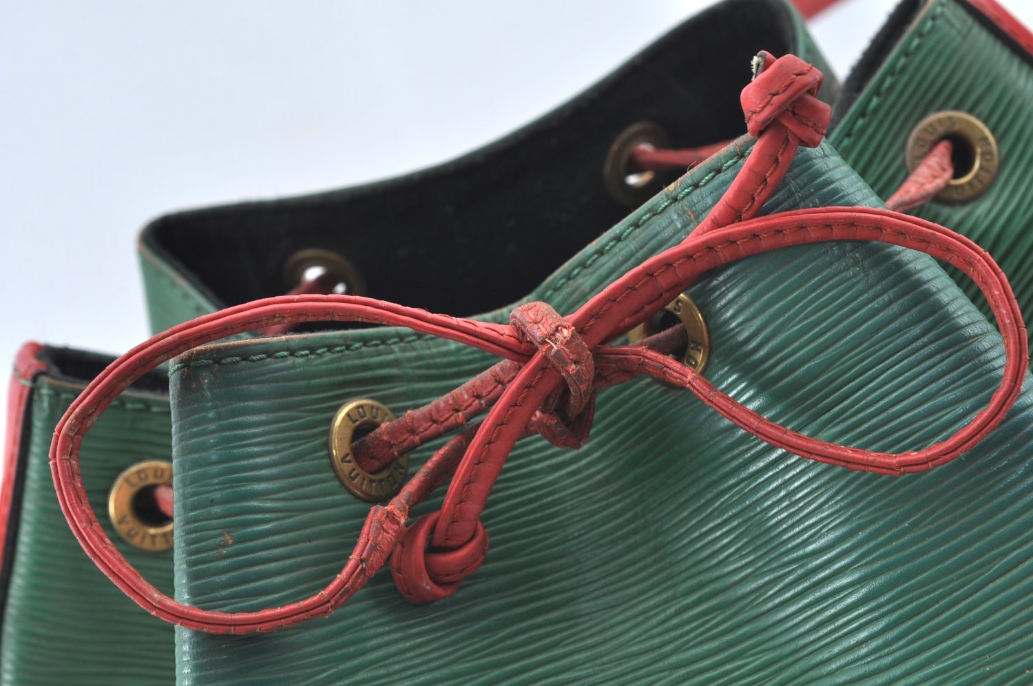 Authentic Louis Vuitton Epi Petit Noe Bi-color Green x Red Drawstring Bag K6043