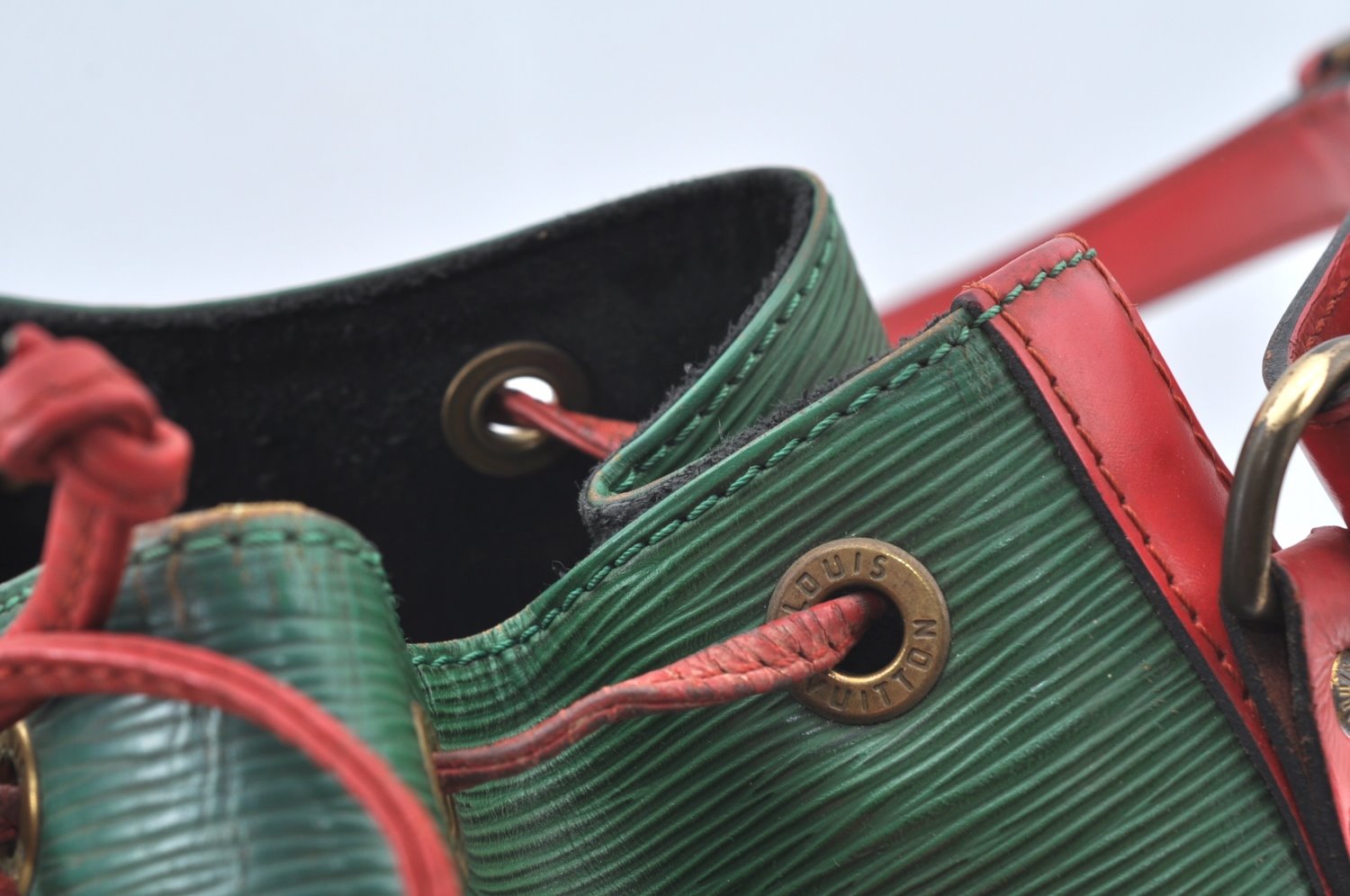 Authentic Louis Vuitton Epi Petit Noe Bi-color Green x Red Drawstring Bag K6043