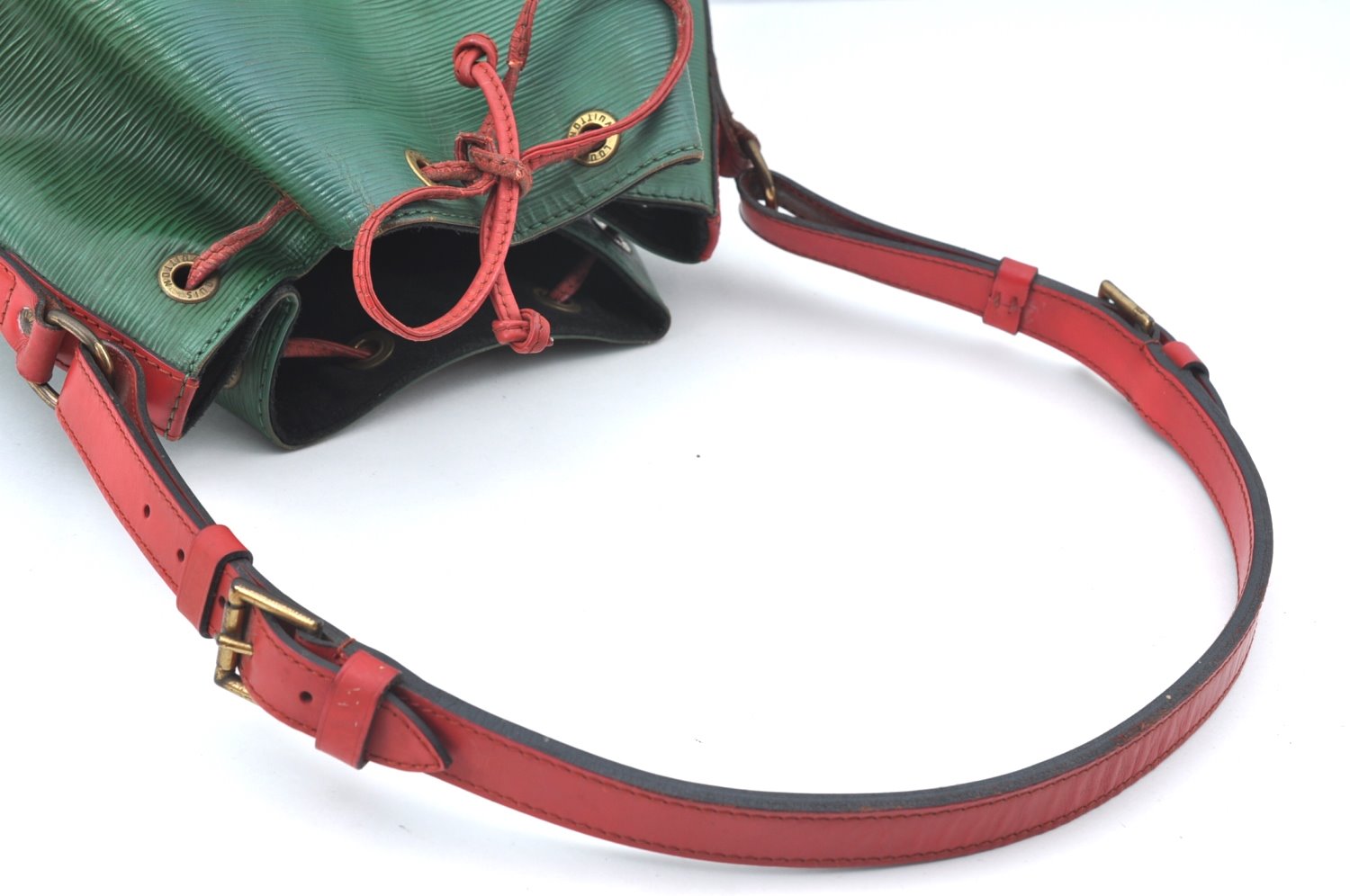 Authentic Louis Vuitton Epi Petit Noe Bi-color Green x Red Drawstring Bag K6043