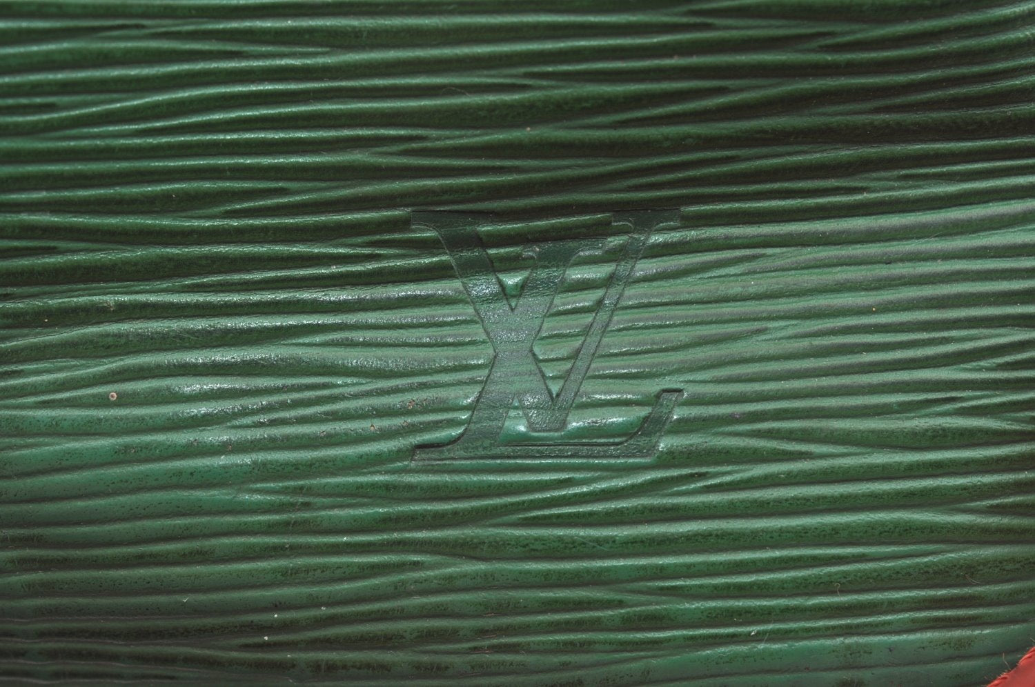 Authentic Louis Vuitton Epi Petit Noe Bi-color Green x Red Drawstring Bag K6043