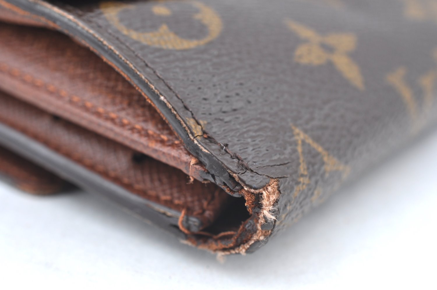 Authentic Louis Vuitton Monogram M61652 Porte Monnaie Billet Carte Credit K6129