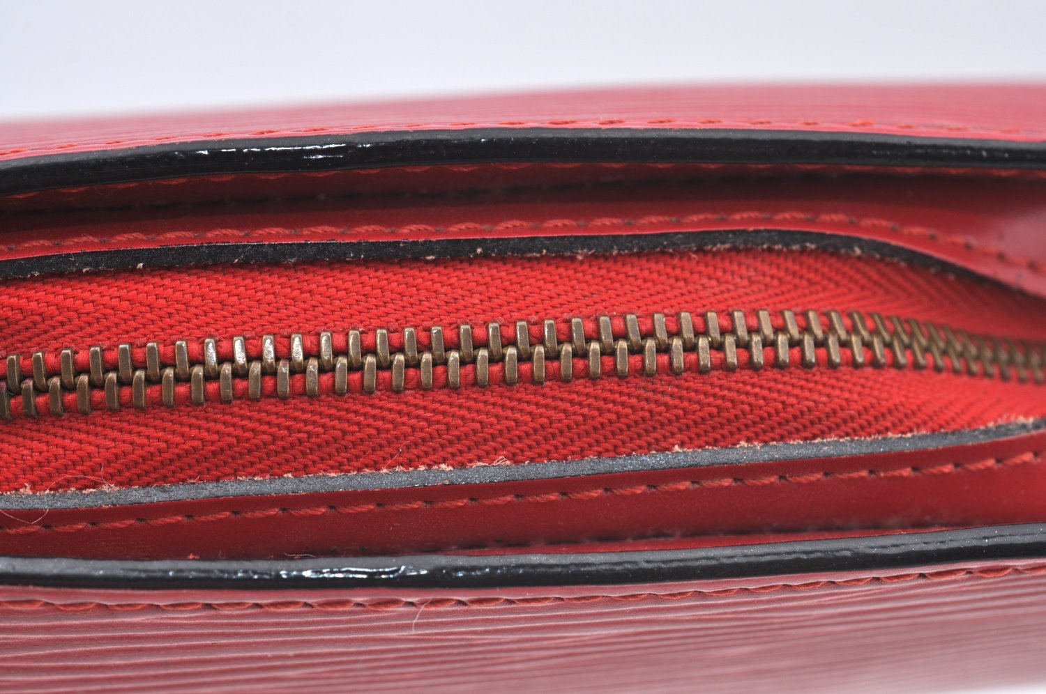 Authentic Louis Vuitton Epi Dauphine Cosmetic Pouch Red M48447 LV K6163