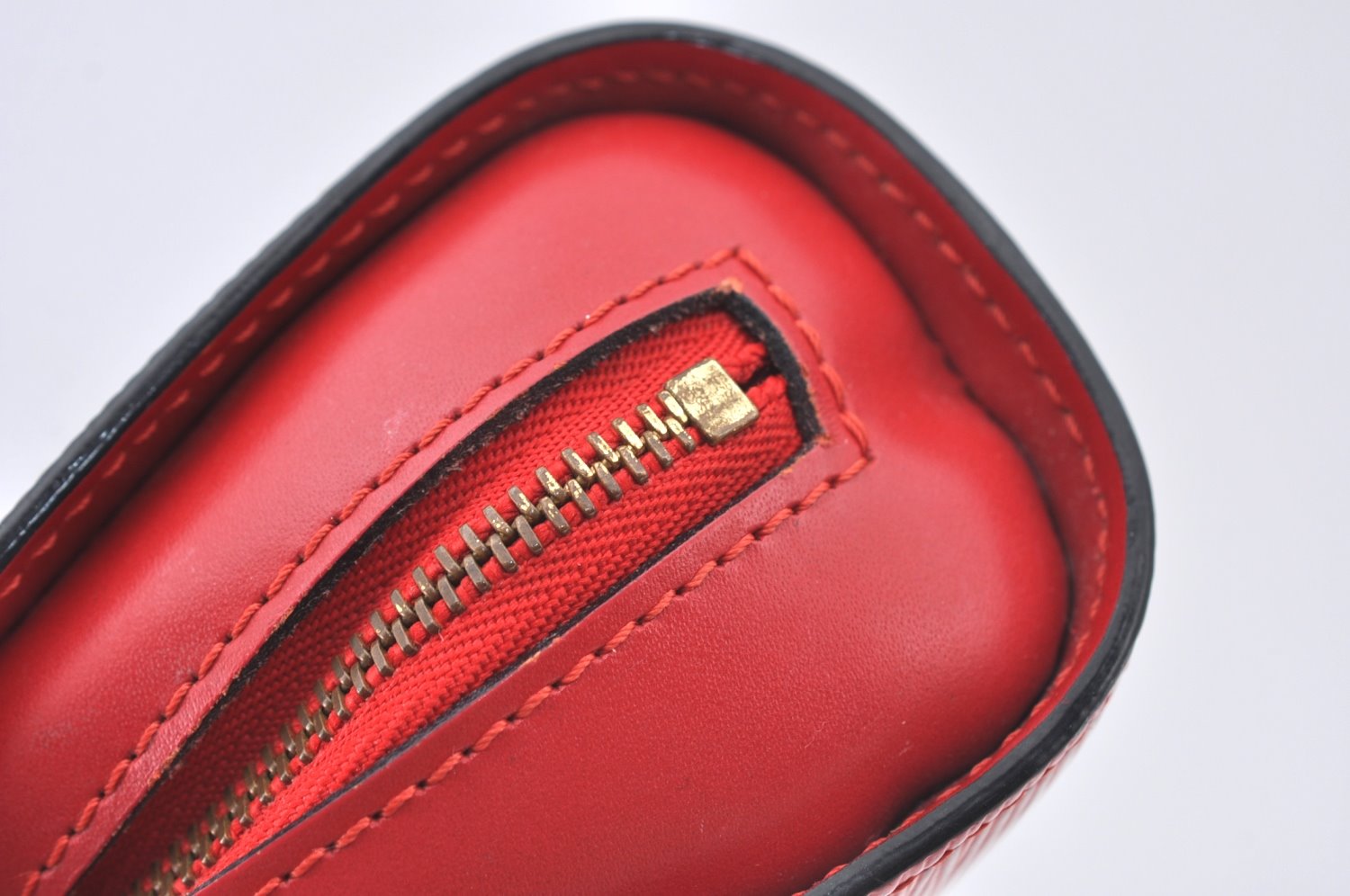 Authentic Louis Vuitton Epi Dauphine Cosmetic Pouch Red M48447 LV K6163