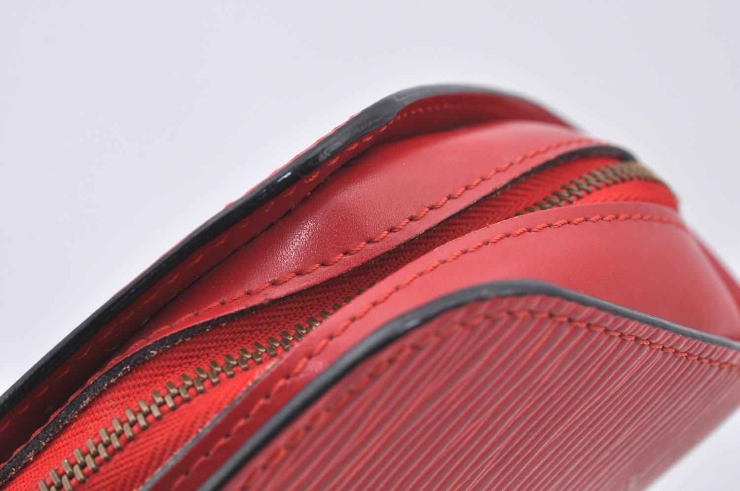 Authentic Louis Vuitton Epi Dauphine Cosmetic Pouch Red M48447 LV K6163