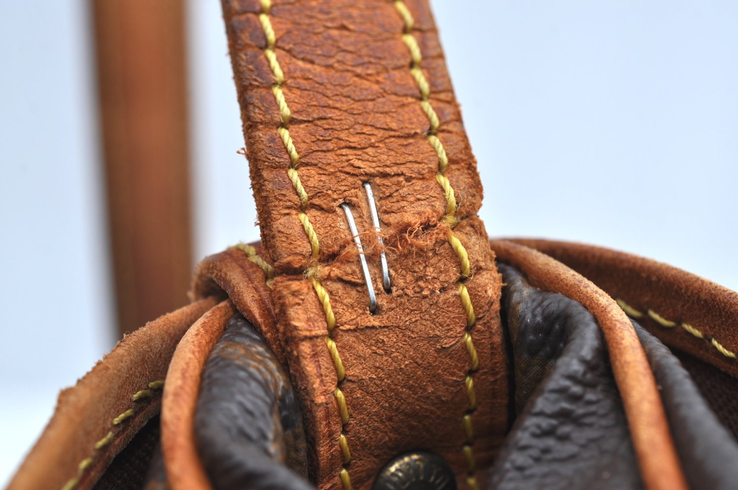 Authentic Louis Vuitton Monogram Saumur 30 Shoulder Cross Bag M42256 LV K6272