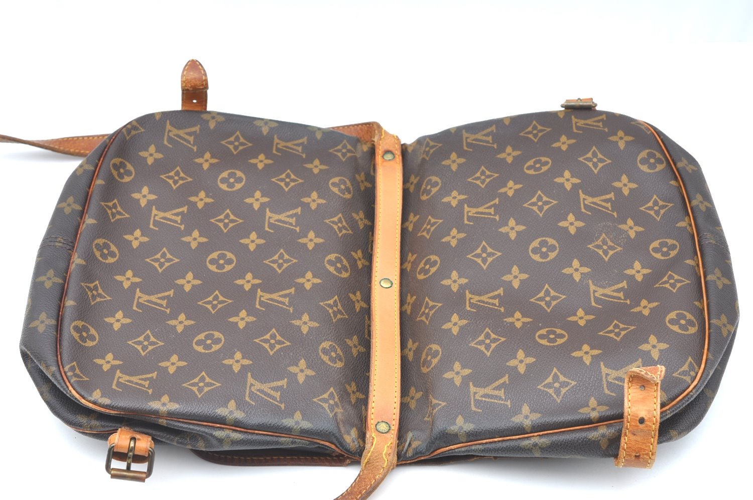 Authentic Louis Vuitton Monogram Saumur 30 Shoulder Cross Bag M42256 LV K6401